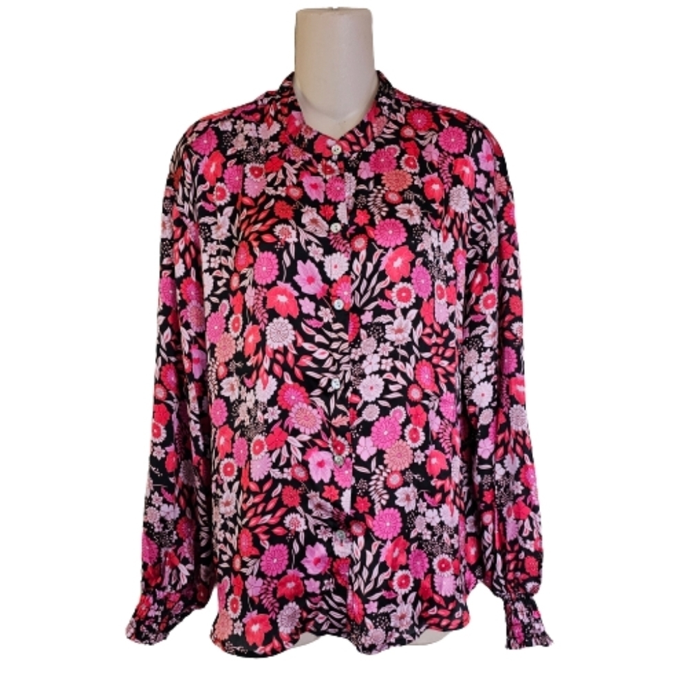 Chenault Floral Satin Feeling Button Down Blouse Size Women's Medium NEW
